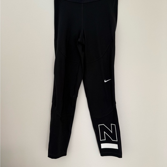 Nike Pro Black Capris Leggings Performance Fit - Picture 1 of 5